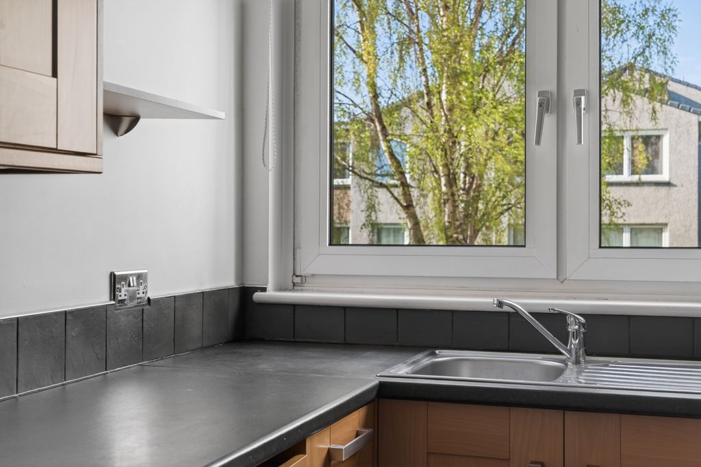 Additional image 5 of 2 bed flat for sale48/3, North Gyle Grove, Corstorphine, Edinburgh EH12