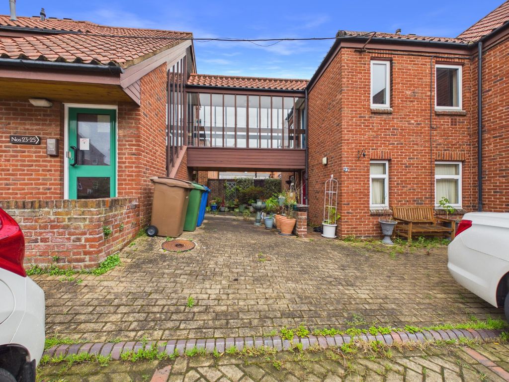 Property photo 1 of 7 4807201