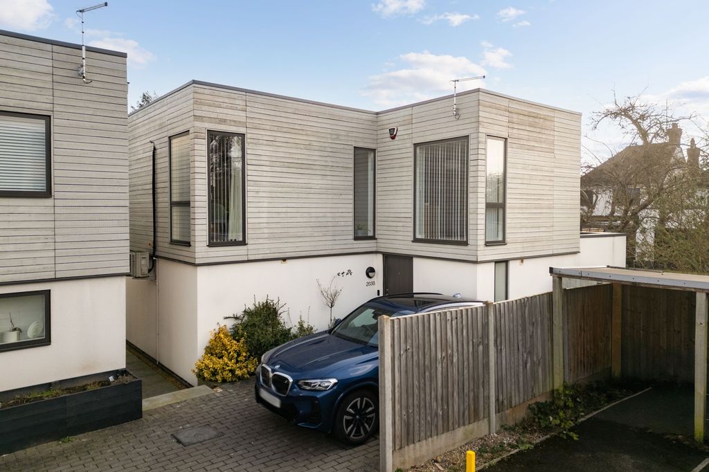 Property photo 1 of 31