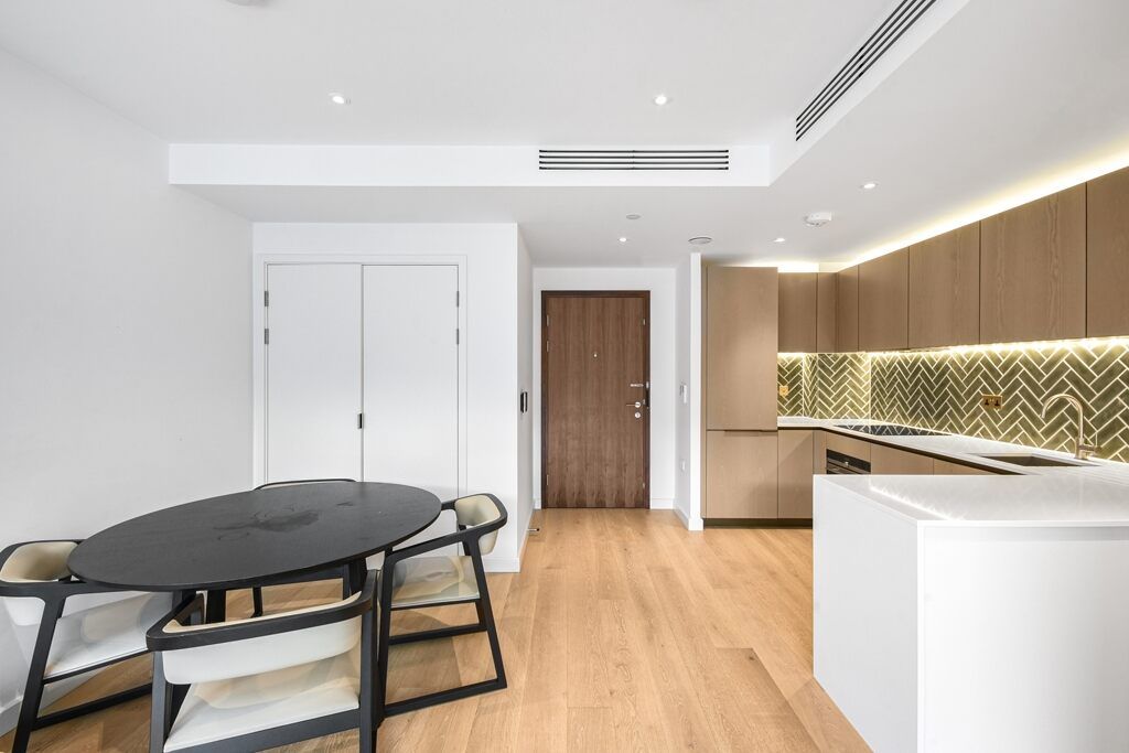 Property photo 2 of 11 Atlas Building