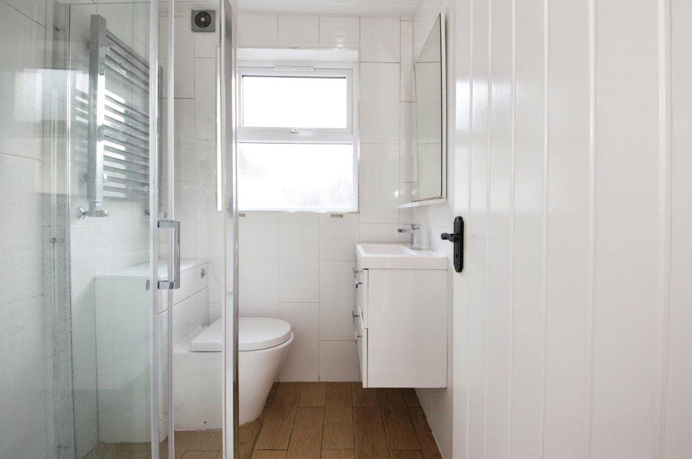 Property photo 3 of 10 Bathroom