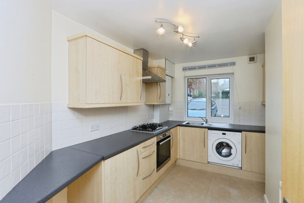 Property photo 3 of 17 Kitchen