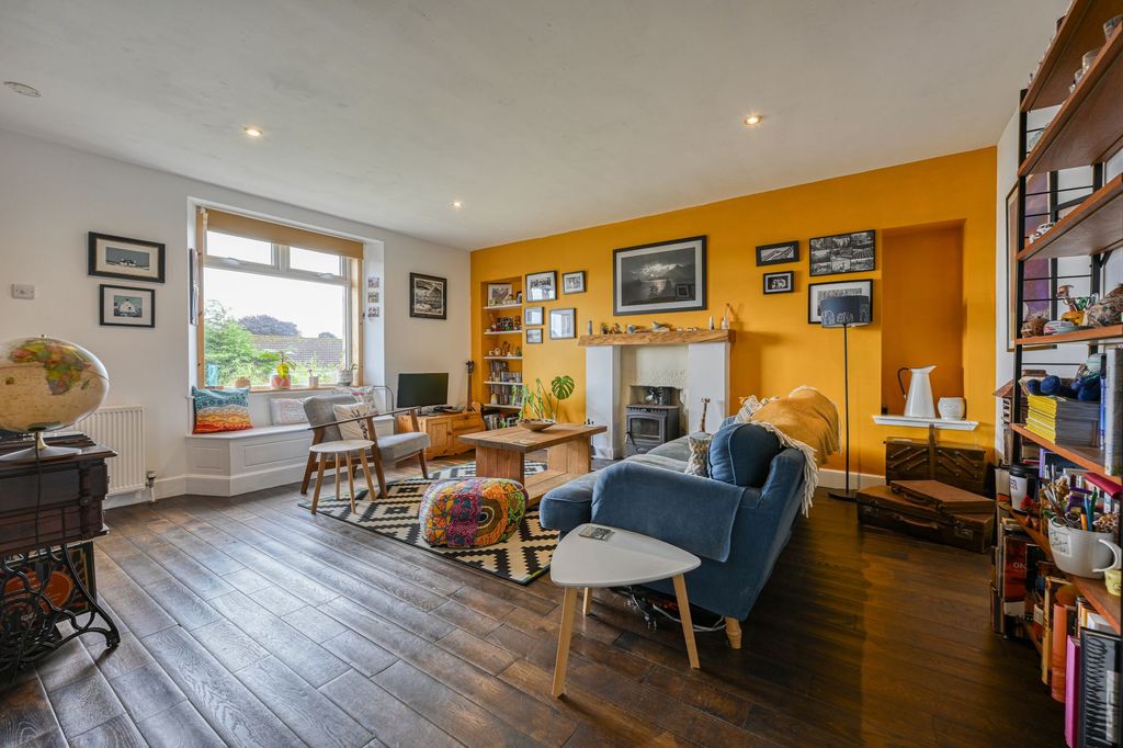 Property photo 2 of 23