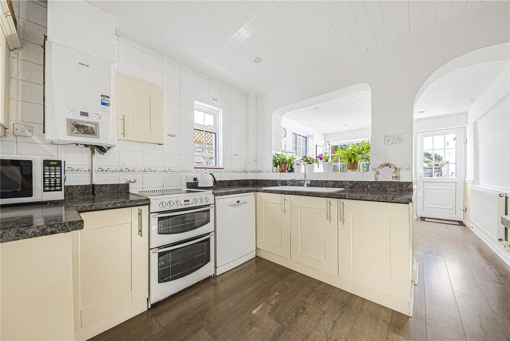 Property photo 2 of 29 Picture No. 16