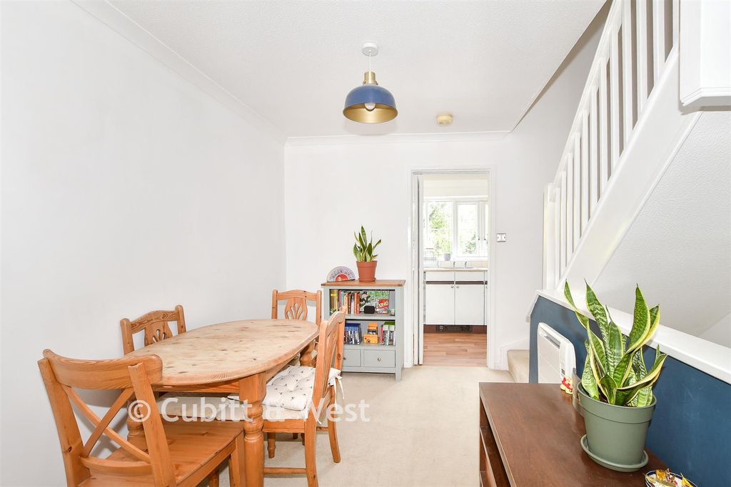 Property photo 3 of 8 Dining Area