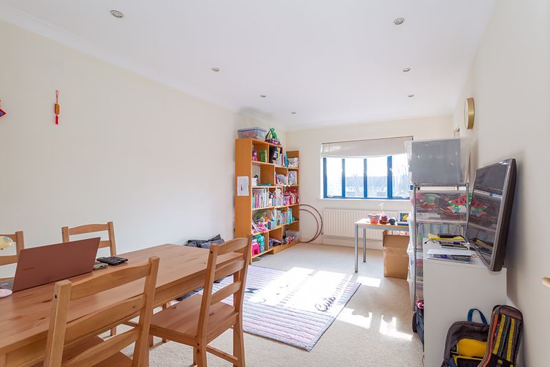 Property photo 3 of 10 Lounge