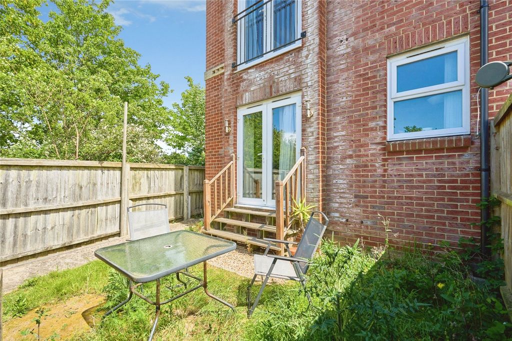 Property photo 2 of 33 Picture No. 22