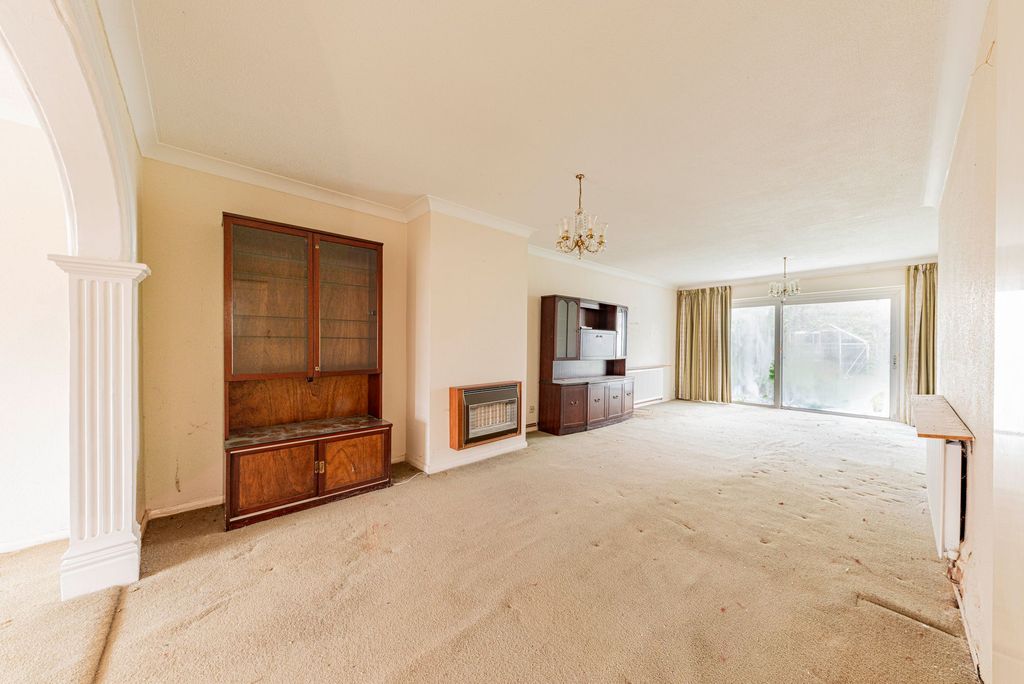 Property photo 2 of 22 Dining Room (1)