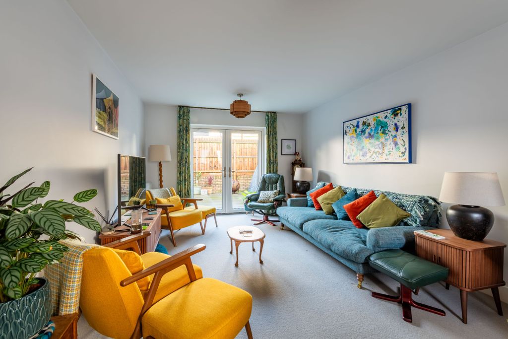 Property photo 2 of 20