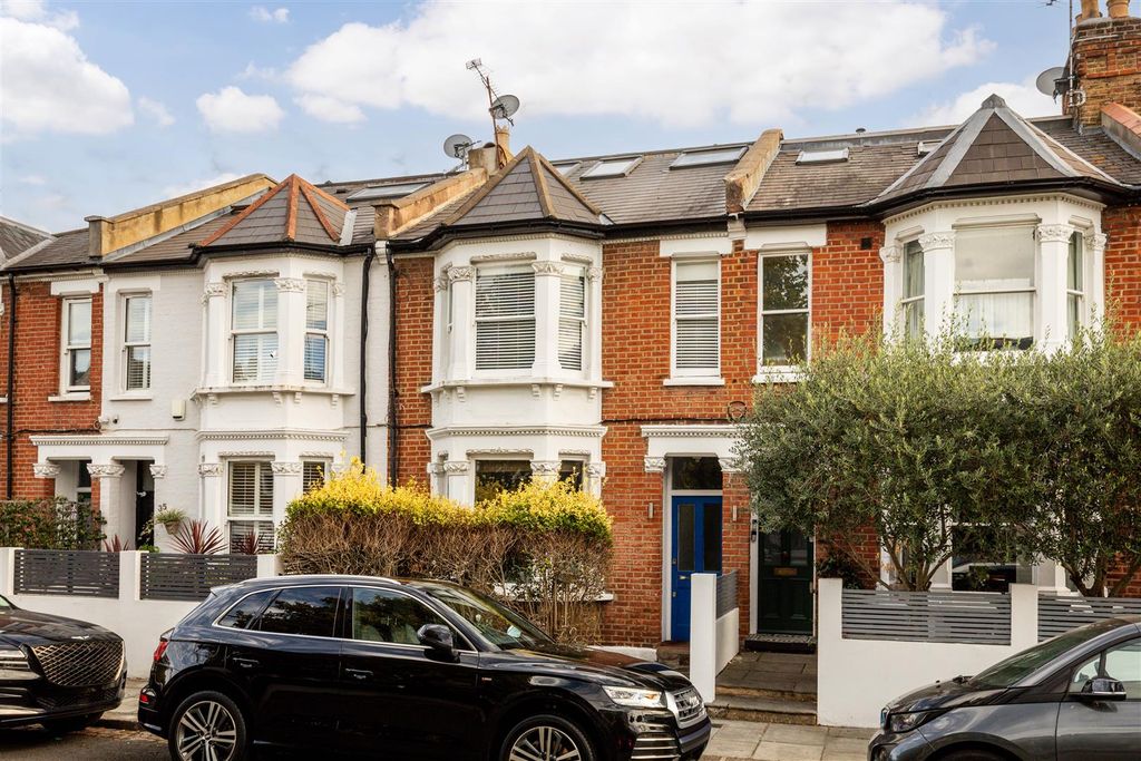 Property photo 1 of 11 Askew Crescent-14.Jpg