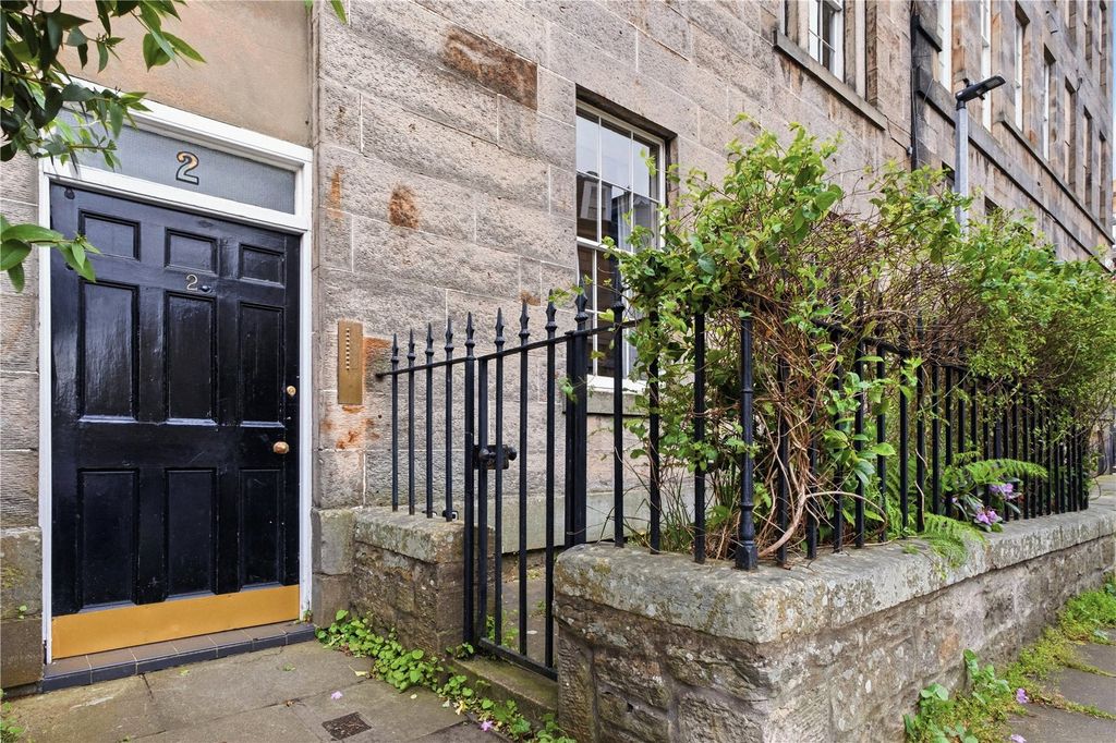 Property photo 2 of 19 Entrance