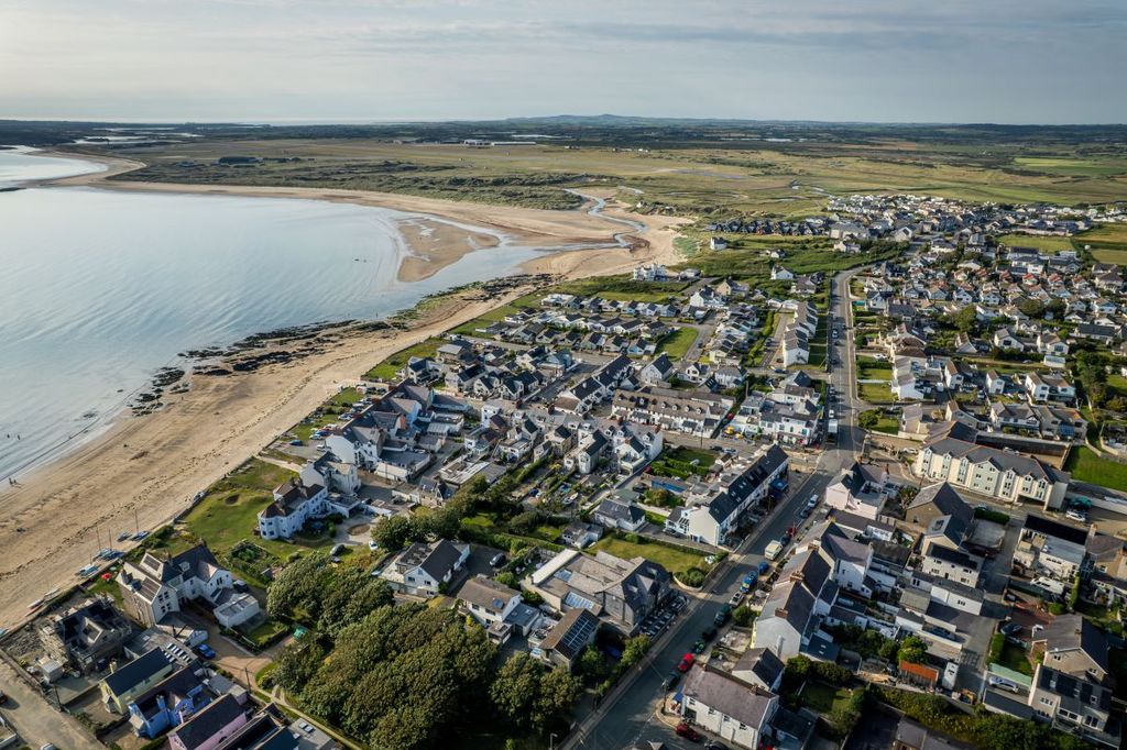 Additional image 23 of 3 bed flat for saleApartment 2, 1 Beach Terrace, Rhosneigr, Gwynedd LL64