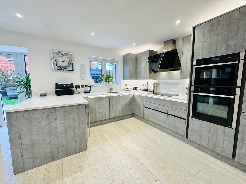 Property photo 2 of 20 Picture No. 08