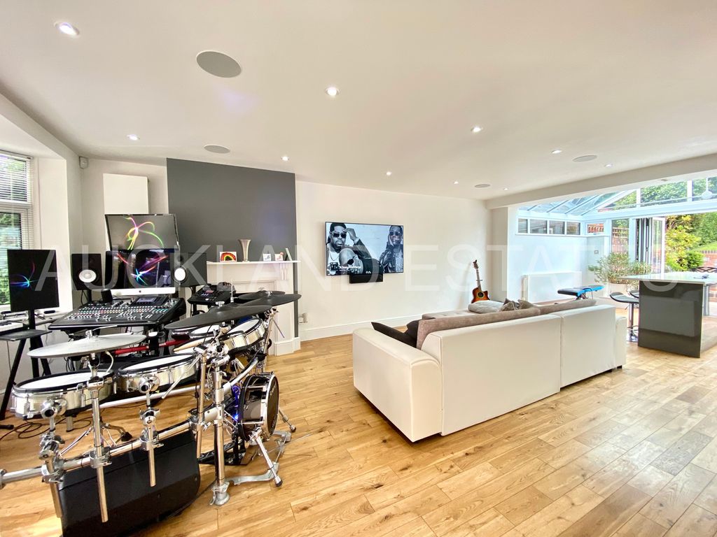 Property photo 2 of 25 Img_2412