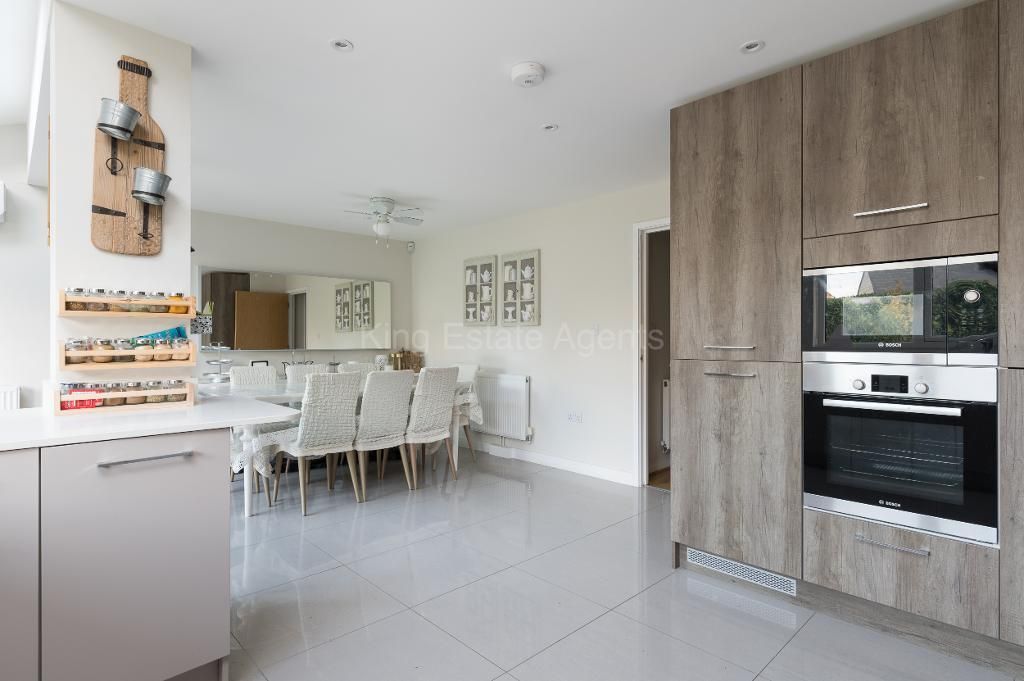 Property photo 2 of 21 Kitchen/Dining Room