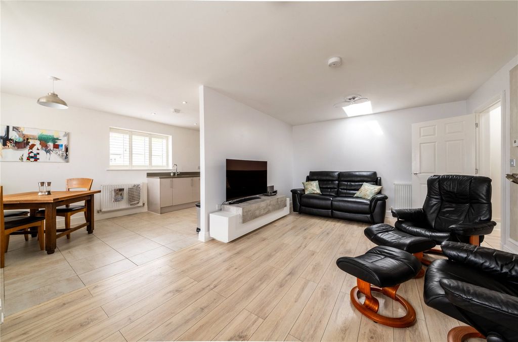 Property photo 2 of 15 Picture No. 10