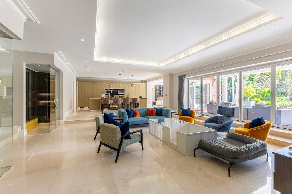 Additional image 5 of 6 bed property for saleRegent's Walk, Ascot, Berkshire SL5