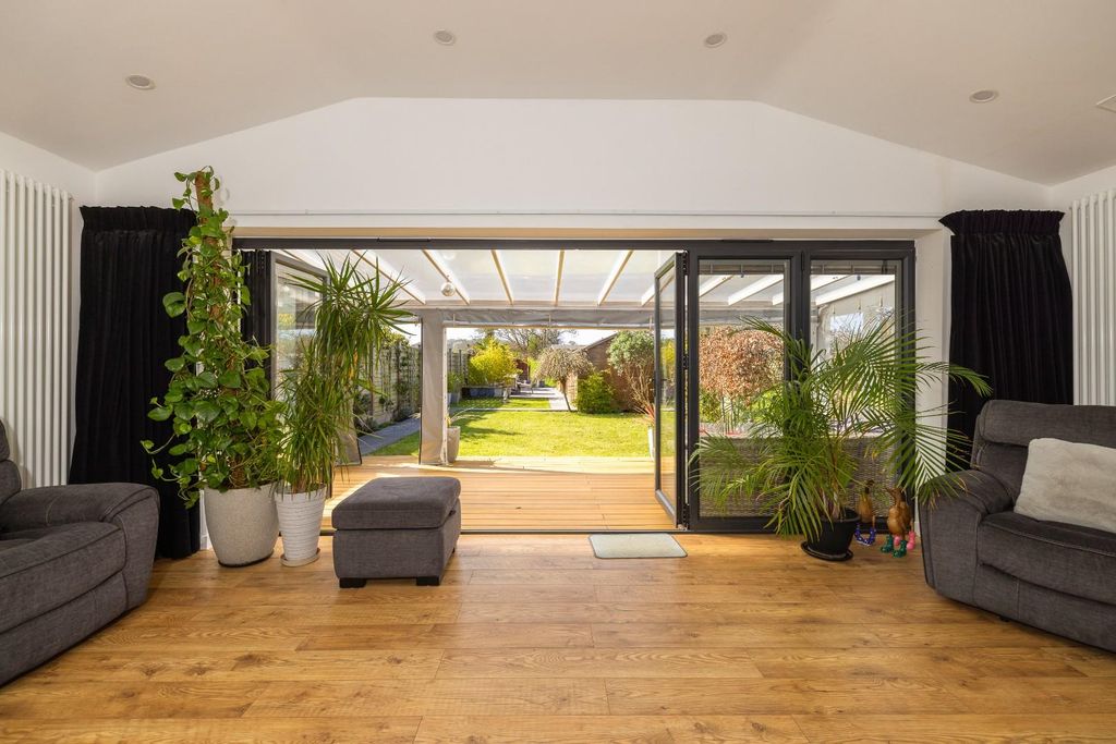 Property photo 1 of 47 Char8733.Jpg