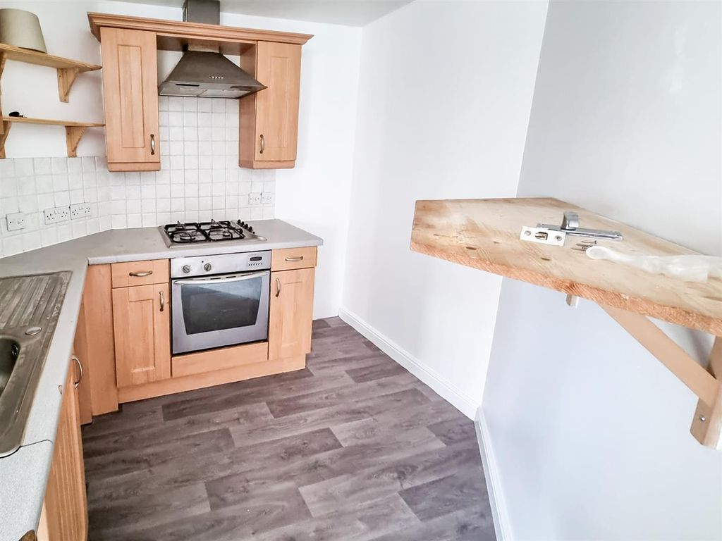 Property photo 2 of 7 Kitchen