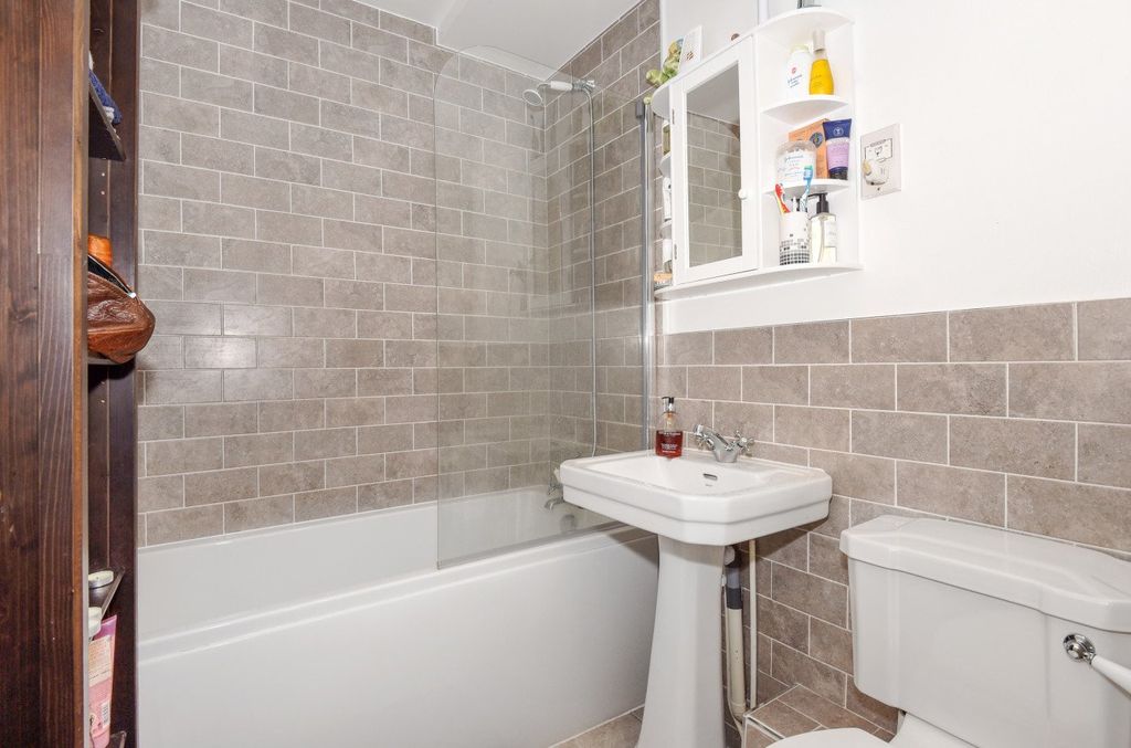 Property photo 2 of 6 Picture No. 11