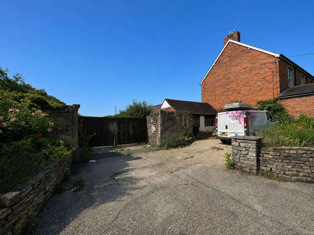 Property photo 1 of 11
