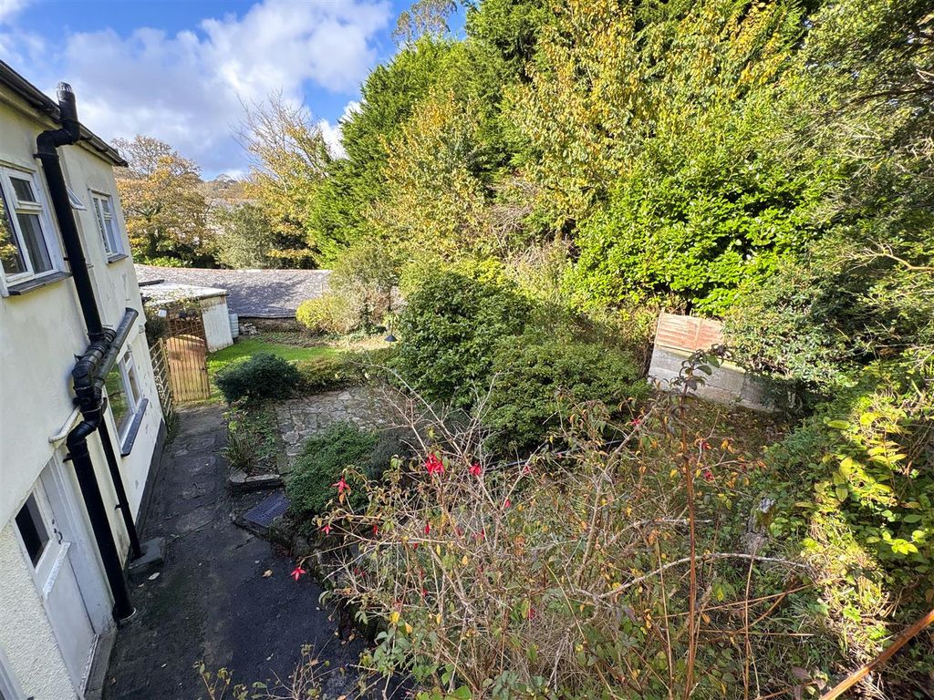 Property photo 2 of 27