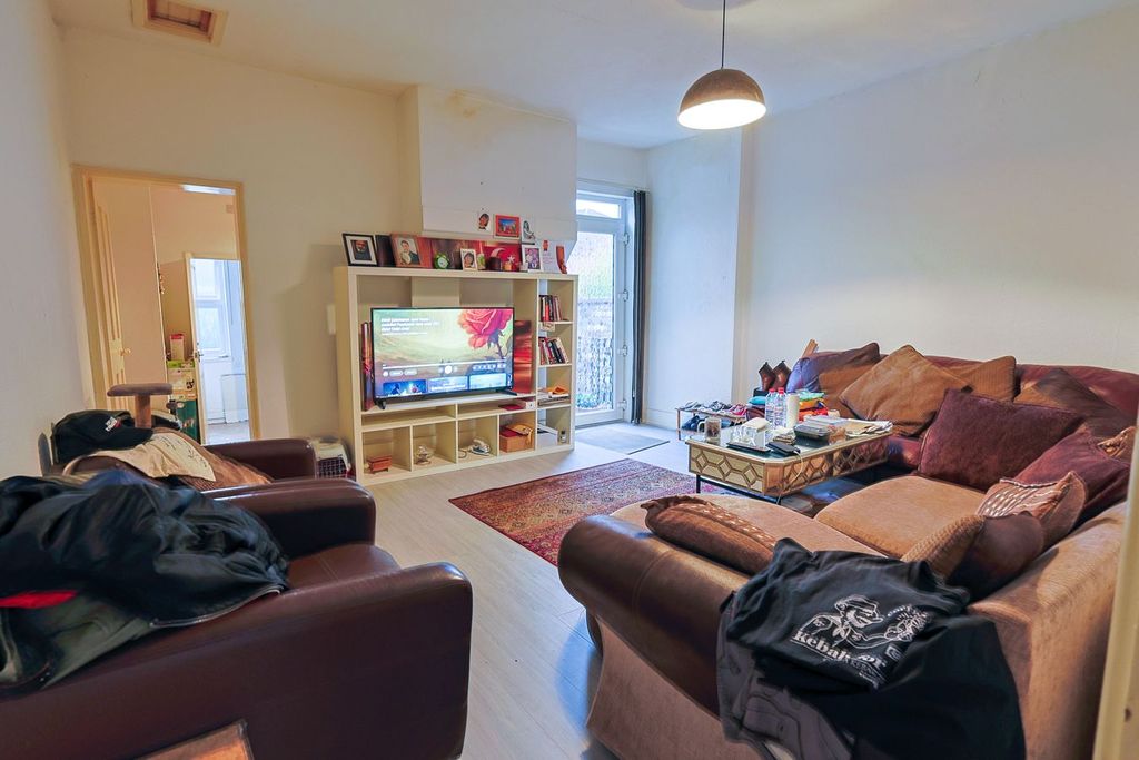 Property photo 3 of 11