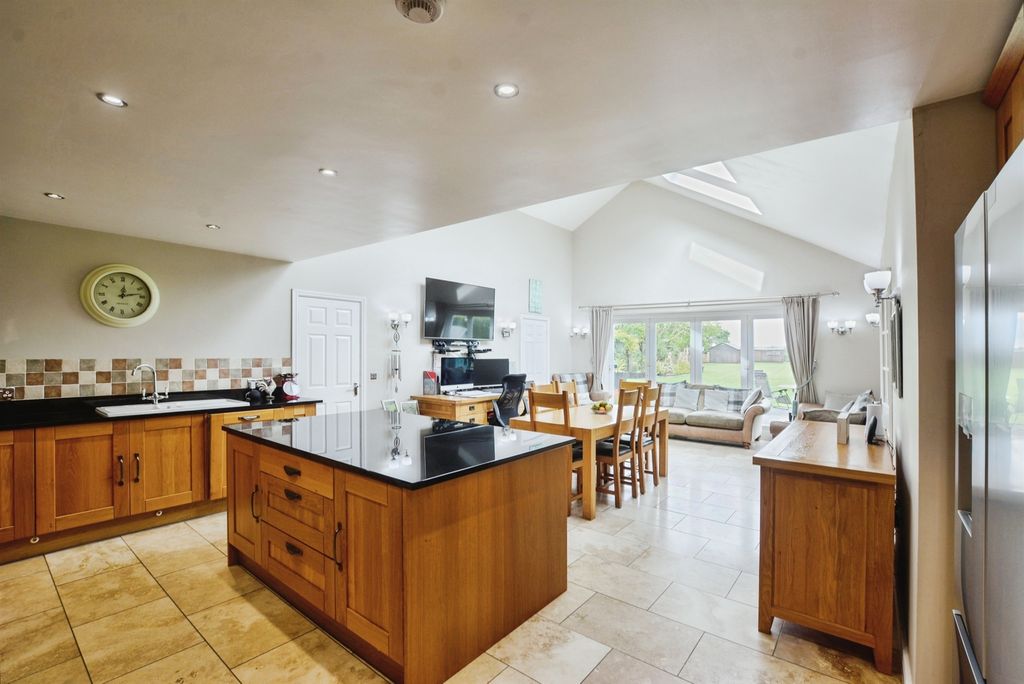 Property photo 3 of 33