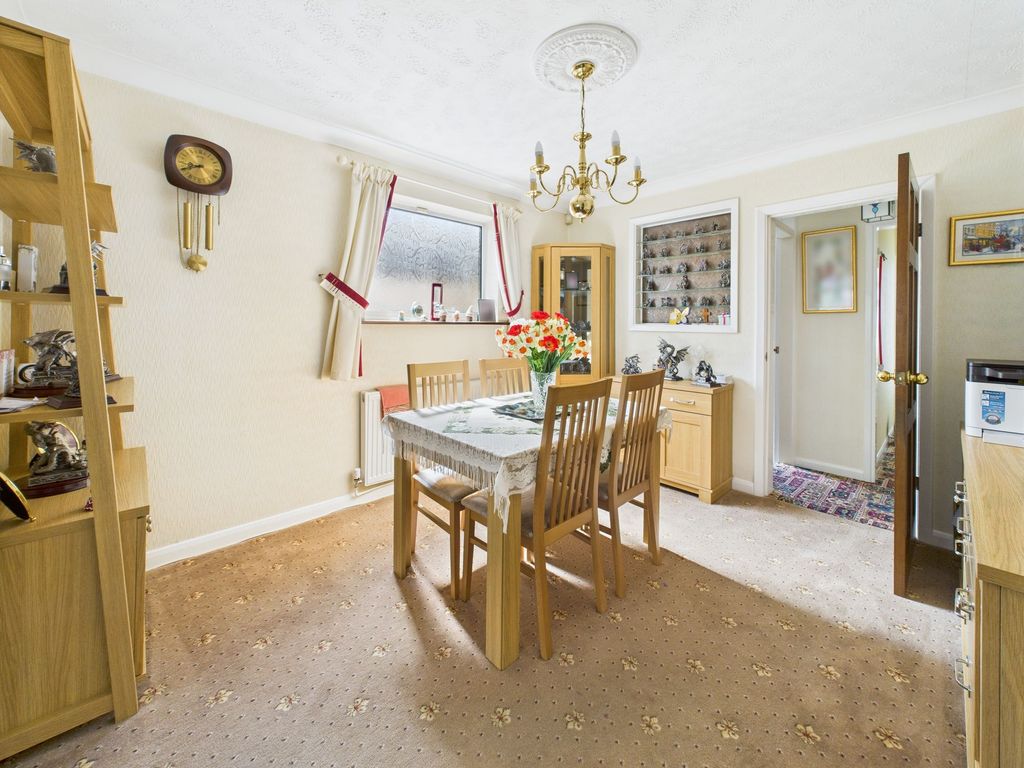 Property photo 3 of 18 Dining Room