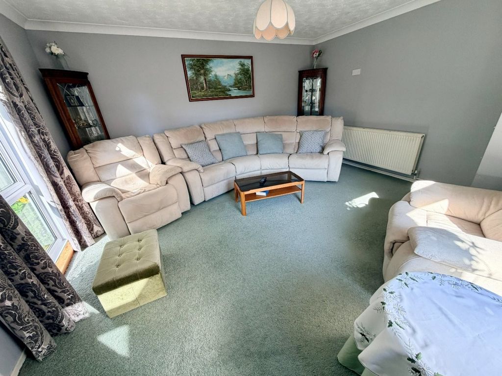 Property photo 3 of 17 Sitting Room