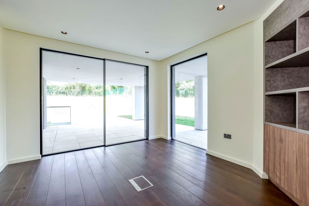 Additional image 8 of 7 bed detached house to rentCrouch Lane, Goffs Oak, Waltham Cross EN7