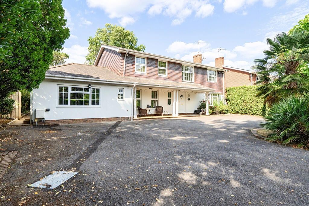 Property photo 1 of 23 6 Bedroom Detached House For Sale