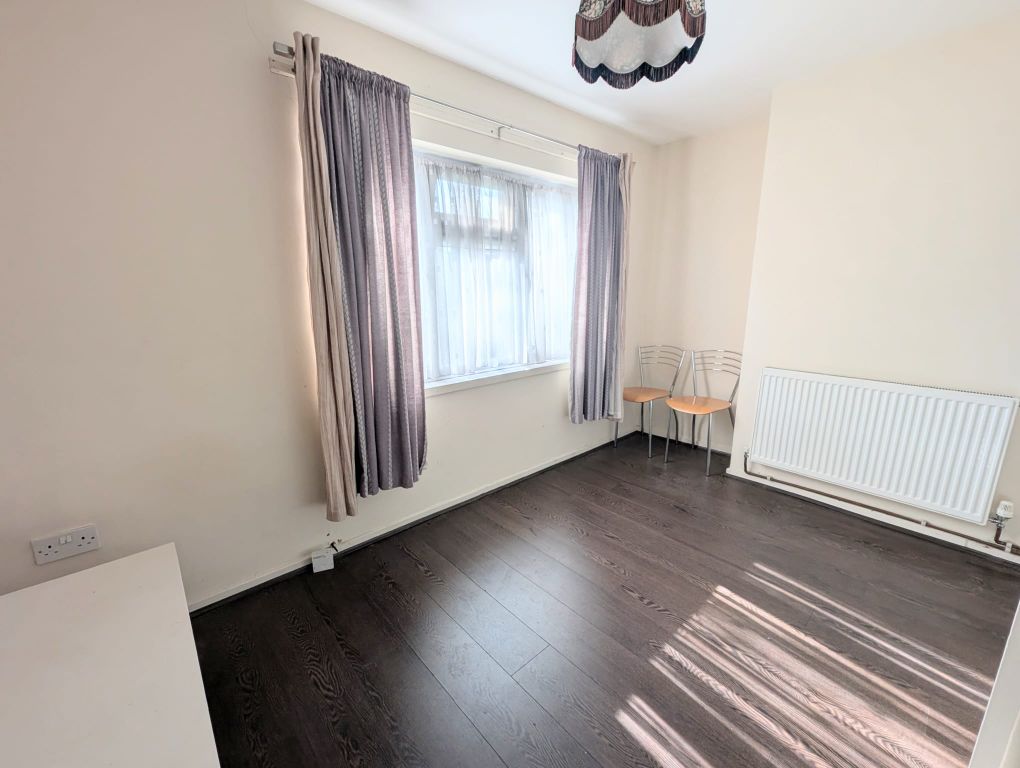 Property photo 3 of 8 Living Area