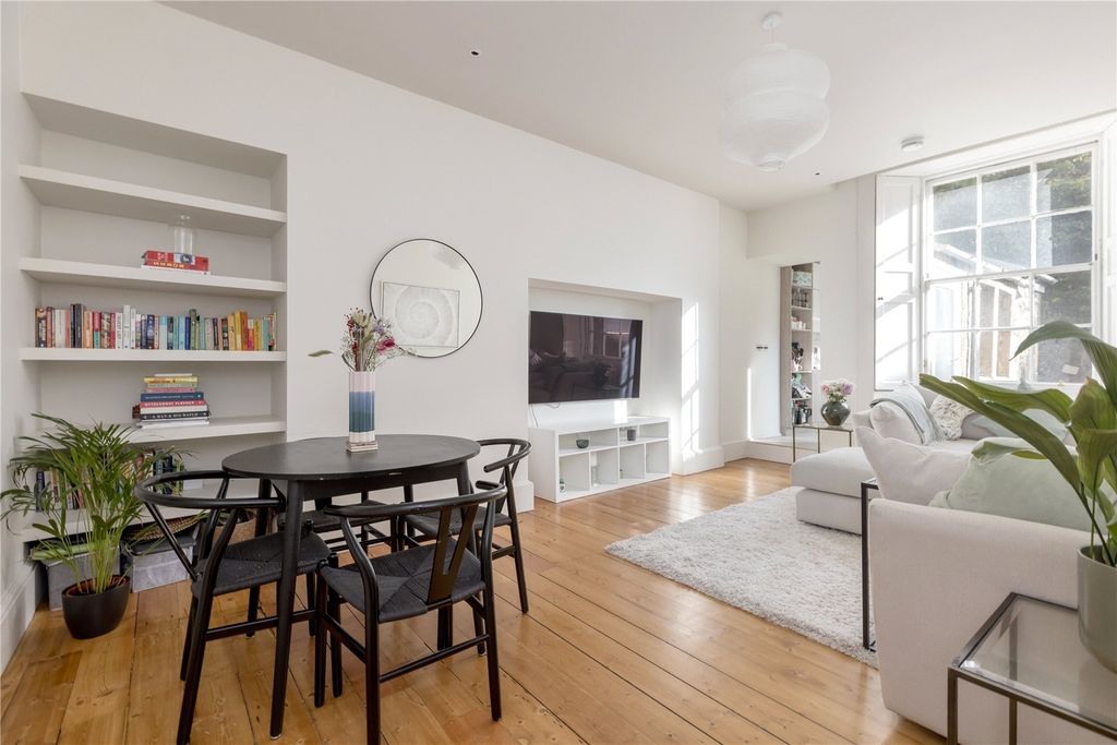Property photo 1 of 15 Sitting/Dining Room