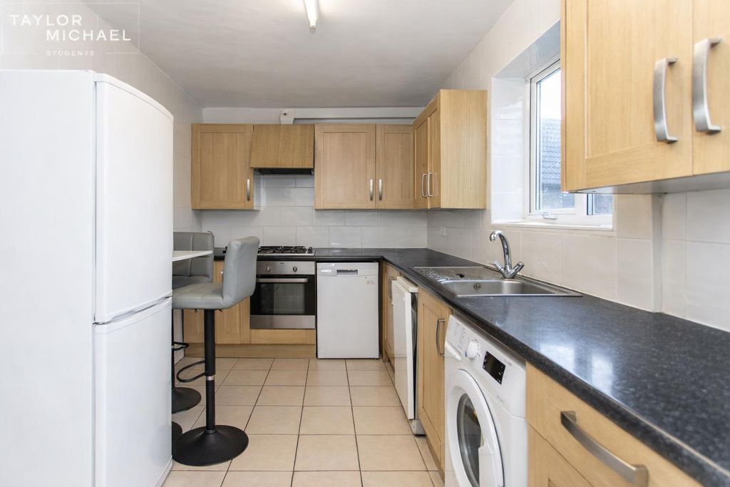 Property photo 2 of 10 Kitchen