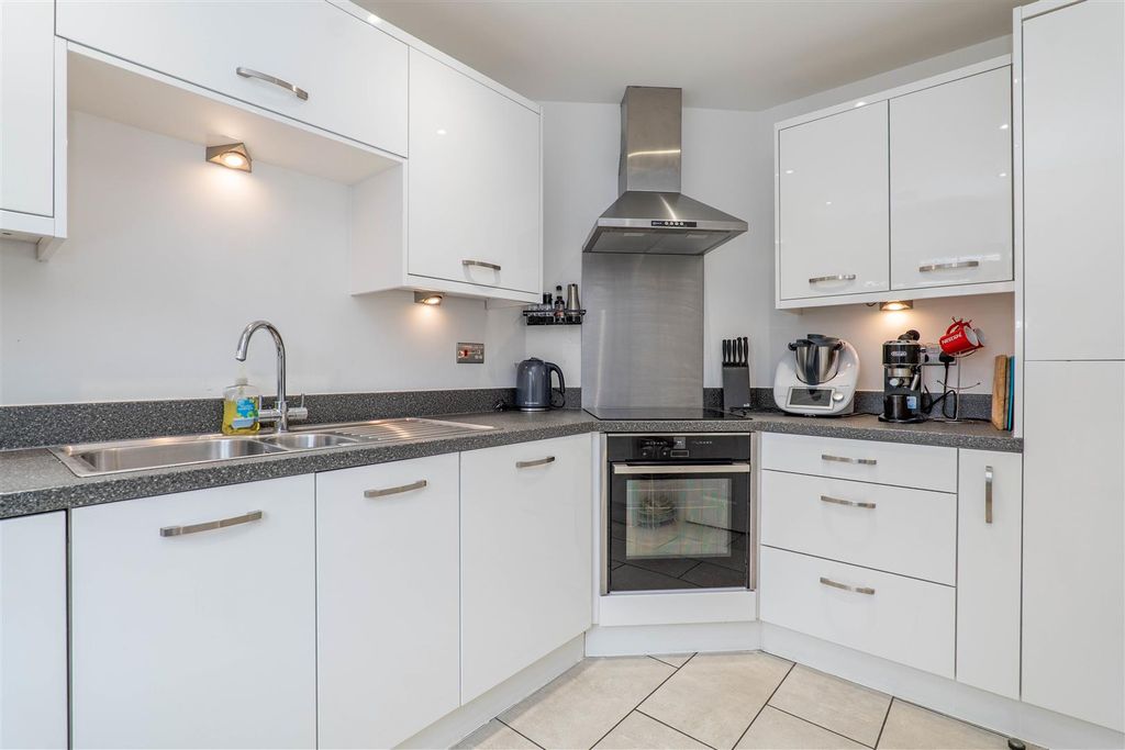 Property photo 3 of 22 Kitchen