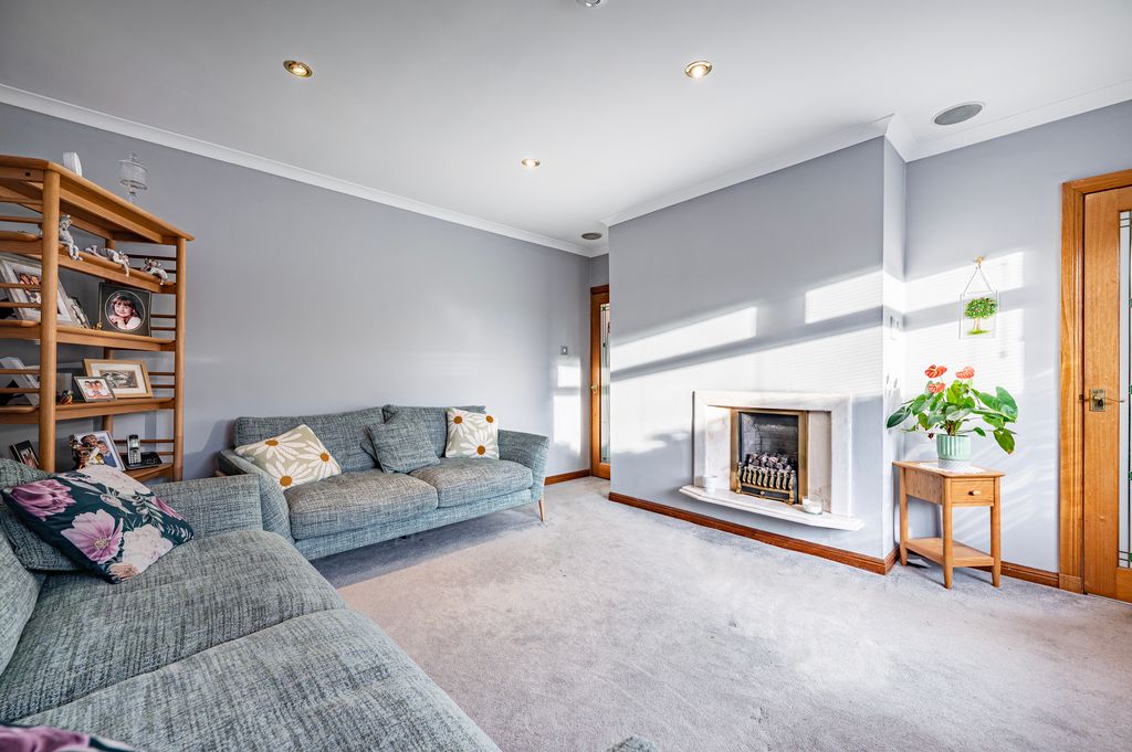 Property photo 2 of 37