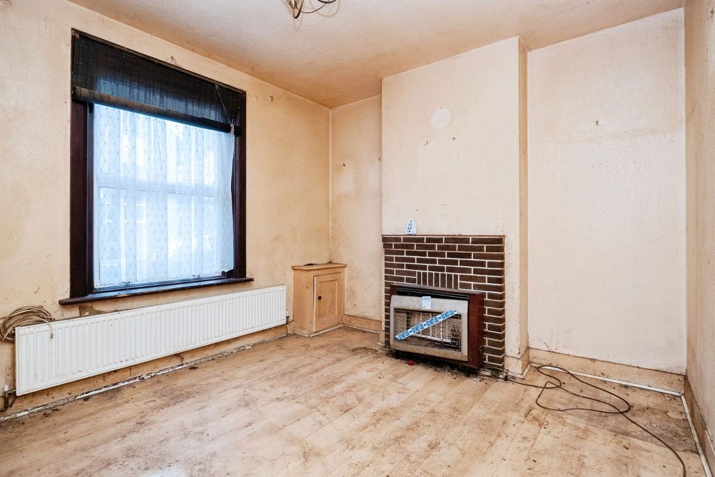 Property photo 2 of 18