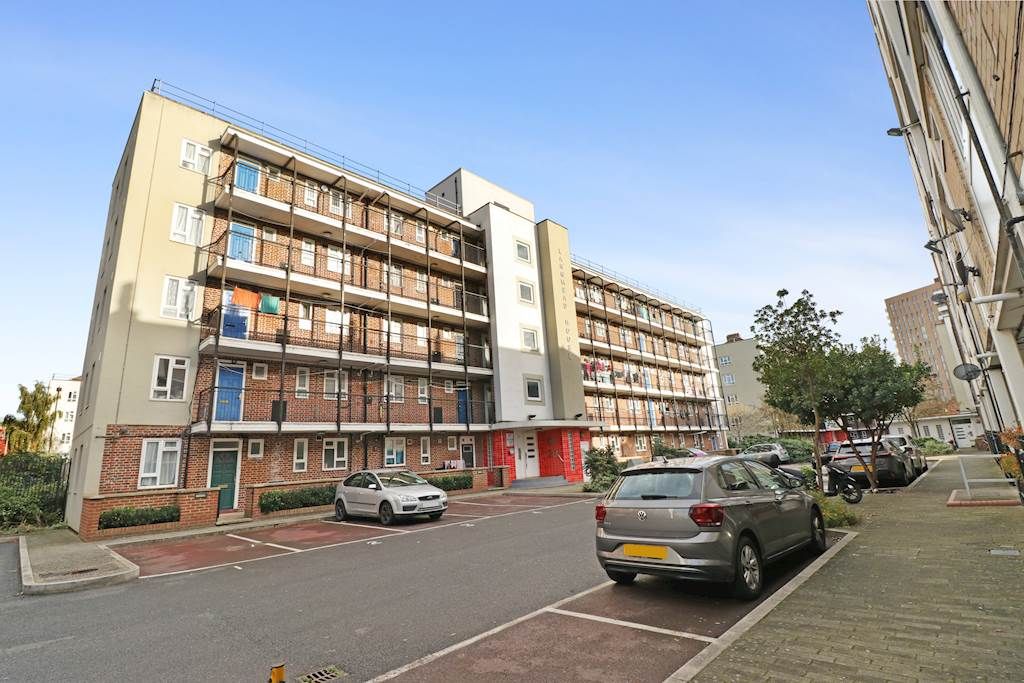 Property photo 1 of 14 2 Bedroom Flat