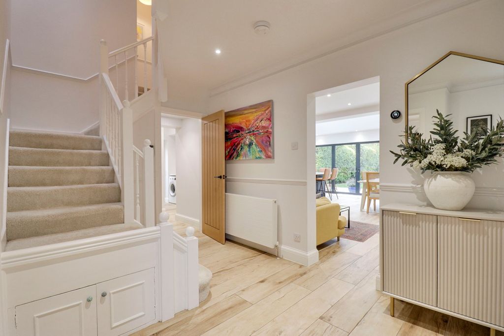 Property photo 3 of 39