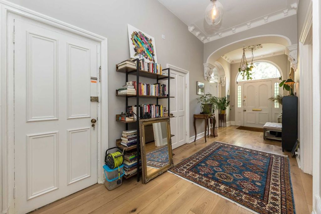 Property photo 2 of 9