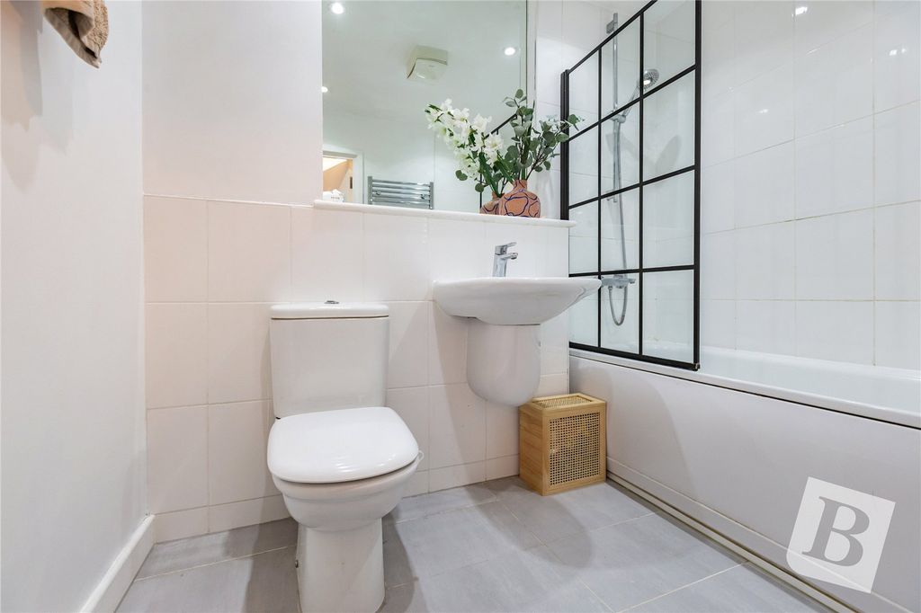 Property photo 2 of 12 Bathroom