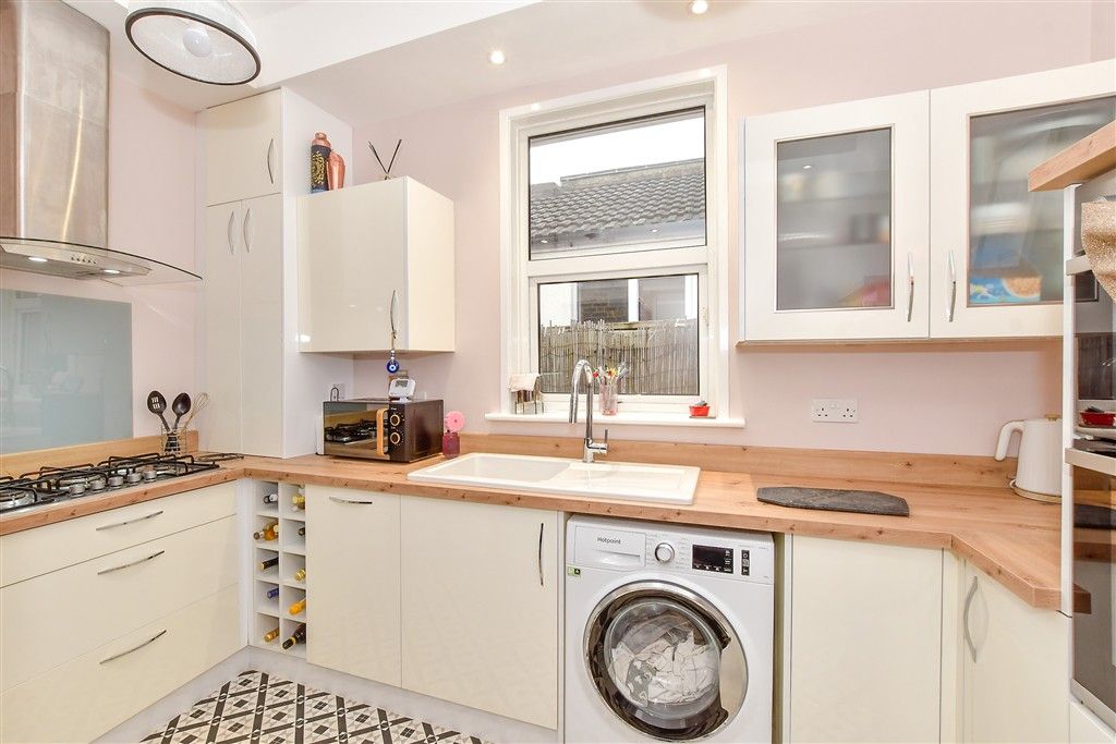 Property photo 2 of 8 Kitchen