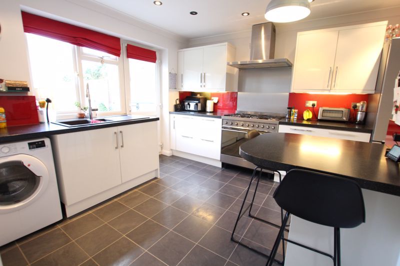 Property photo 2 of 18 Kitchen