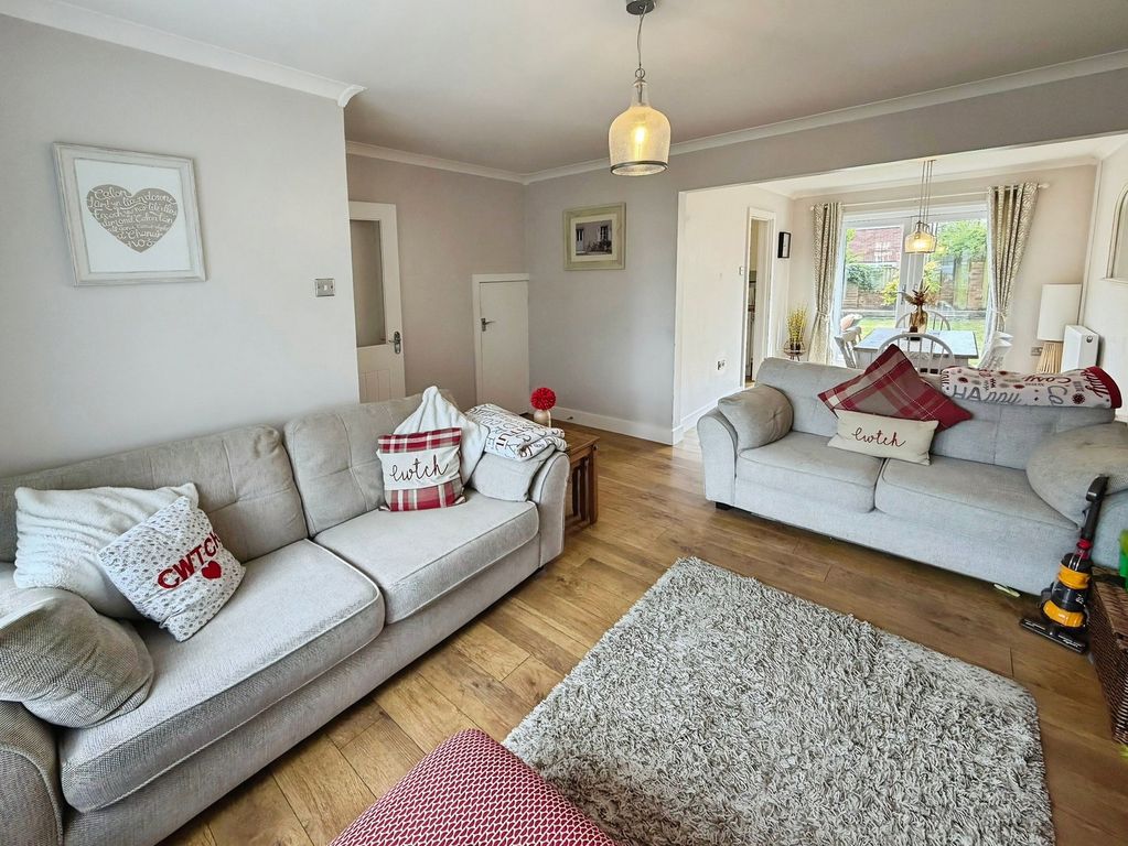 Property photo 3 of 28