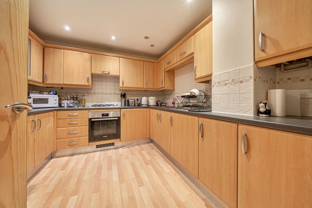 Property photo 2 of 20 1420497-8-69Aaf4d...