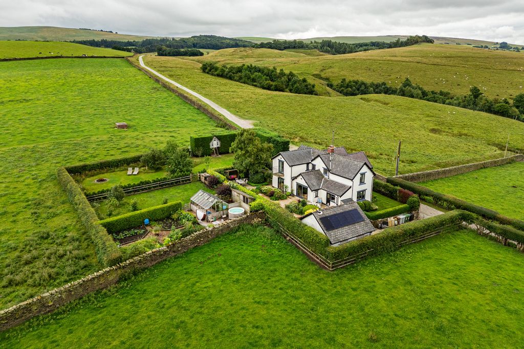 Property photo 1 of 49