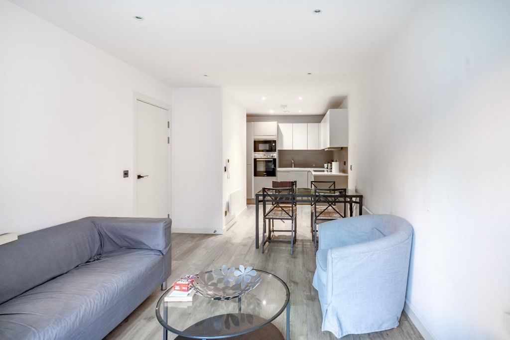 Property photo 3 of 10 65 Leetham House-8.Jpg