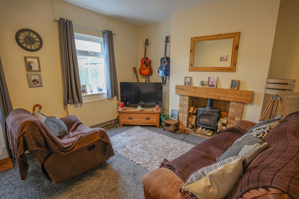 Property photo 2 of 9