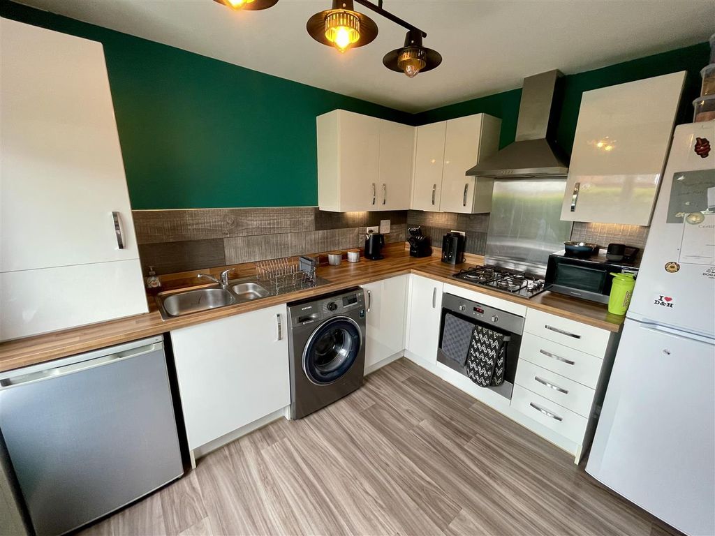 Property photo 3 of 15 Kitchen